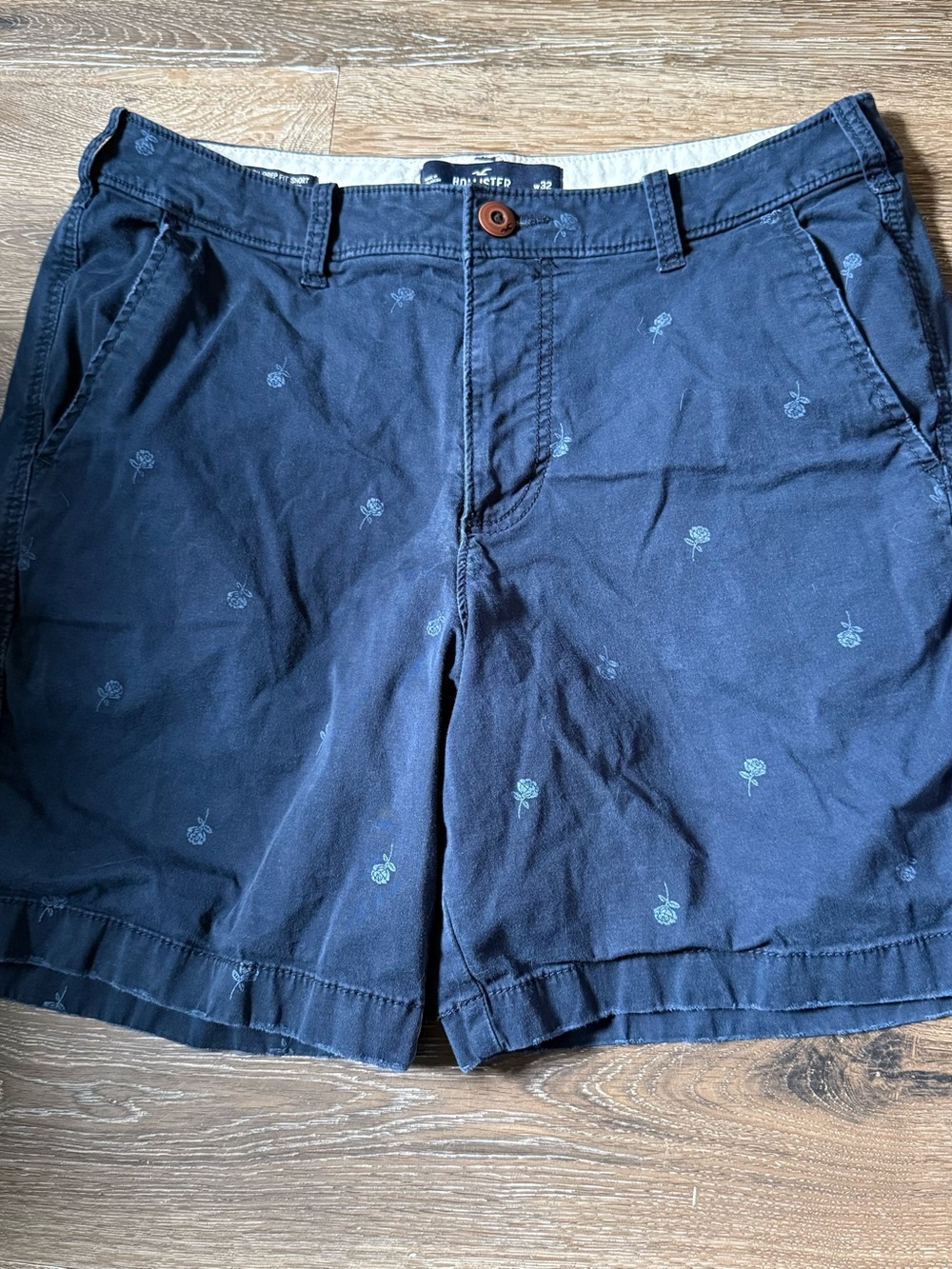 Hollister Navy Shorts with Light Blue Rose Motif Mens W32‎